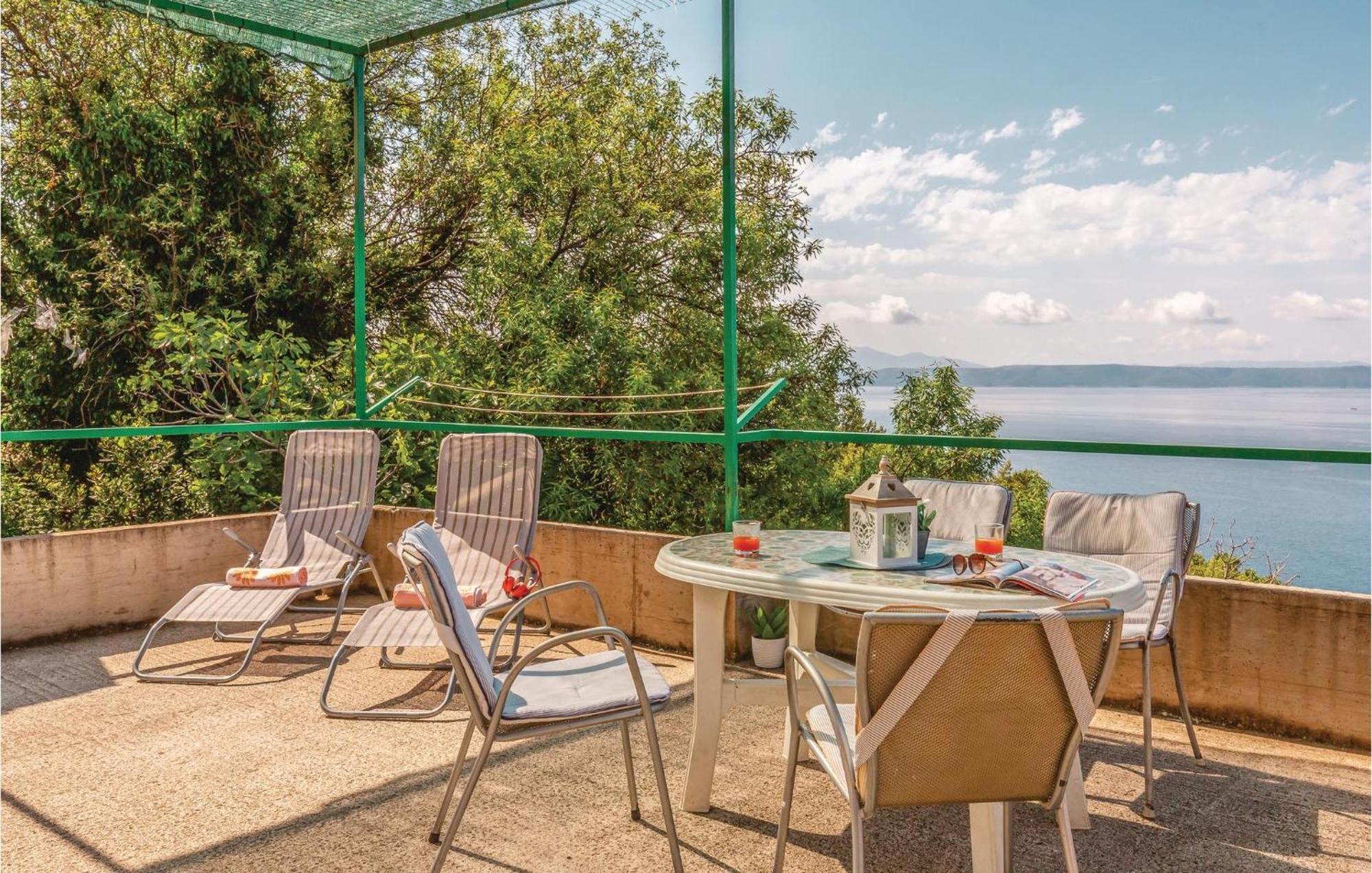 Awesome Home In Podgora With Kitchen Exteriör bild